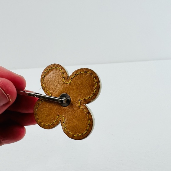 Louis Vuitton 00’s Y2K Yellow Patent Leather Floral Logo Studded Hair Clip - Picture 11 of 14